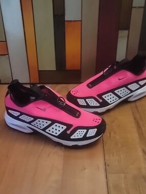 Nike Airmax Sender Hyper Pink/Black/White Womens 9.5